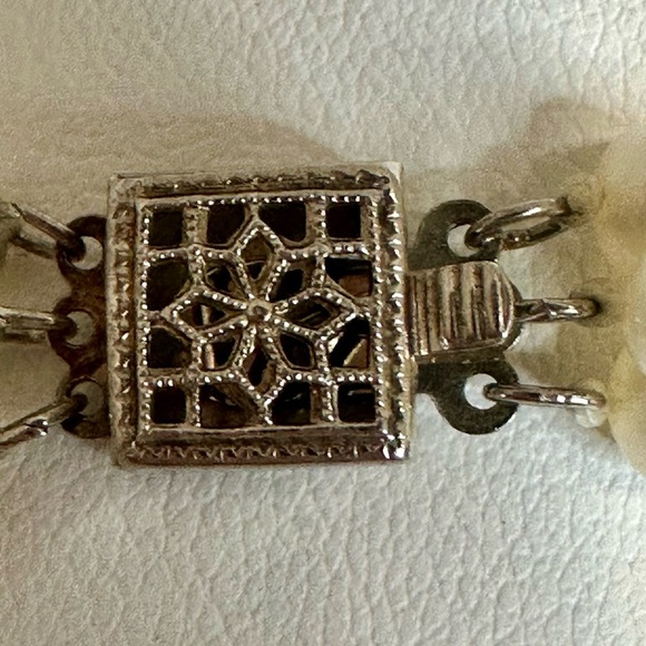 Danbury Mint Freshwater Pearl & Dyed Howlite 3-Strand Necklace 925 Clasp - Picture 3 of 16